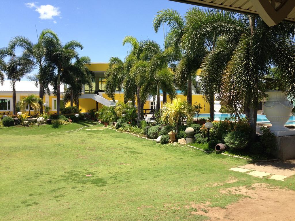 Metro Vigan Fiesta Garden Hotel Екстериор снимка