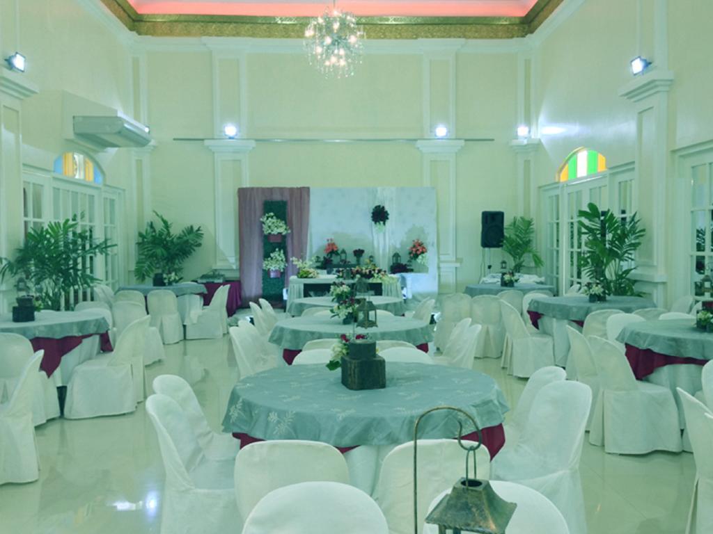 Metro Vigan Fiesta Garden Hotel Екстериор снимка