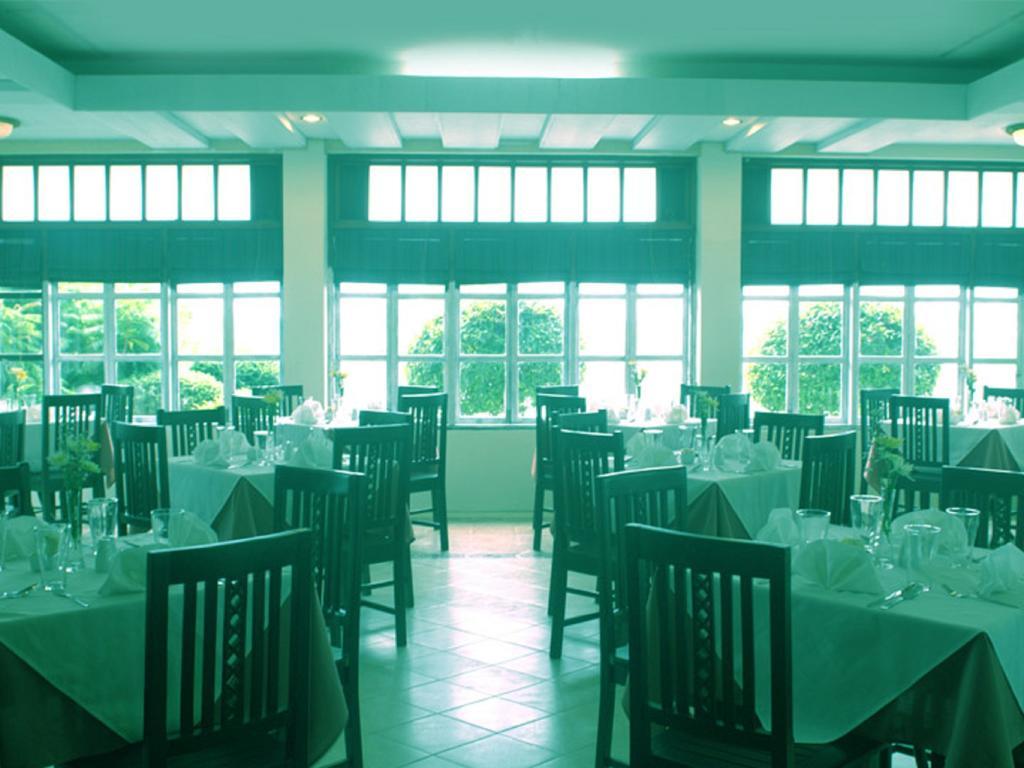 Metro Vigan Fiesta Garden Hotel Екстериор снимка