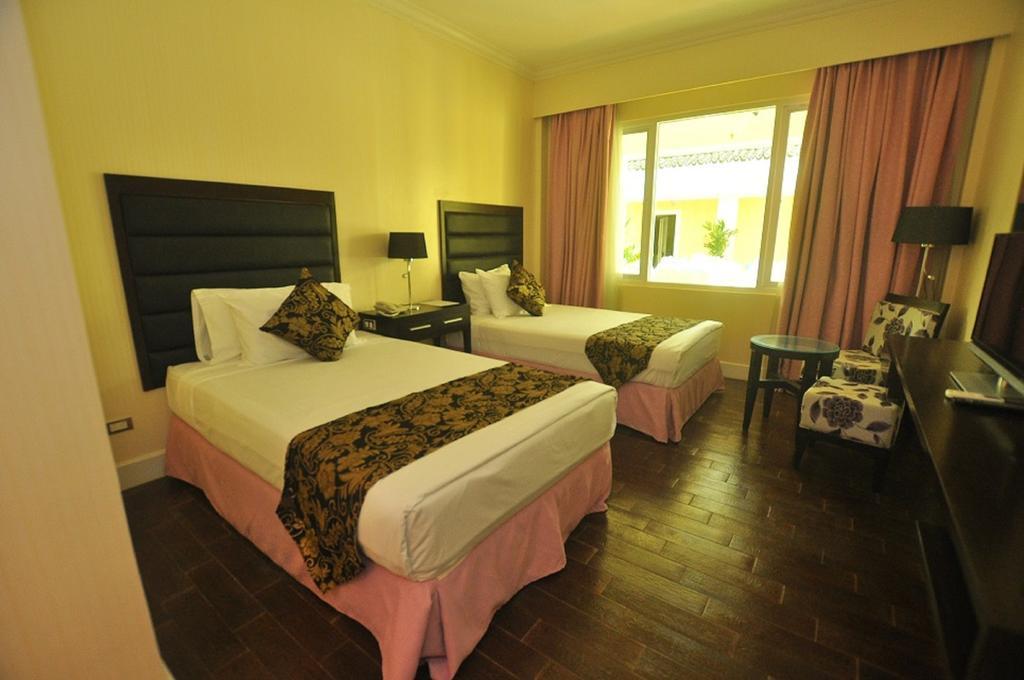 Metro Vigan Fiesta Garden Hotel Екстериор снимка
