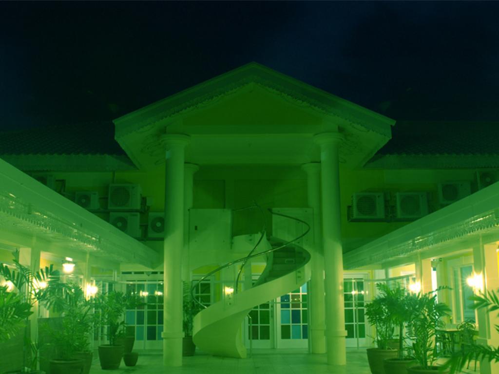 Metro Vigan Fiesta Garden Hotel Екстериор снимка