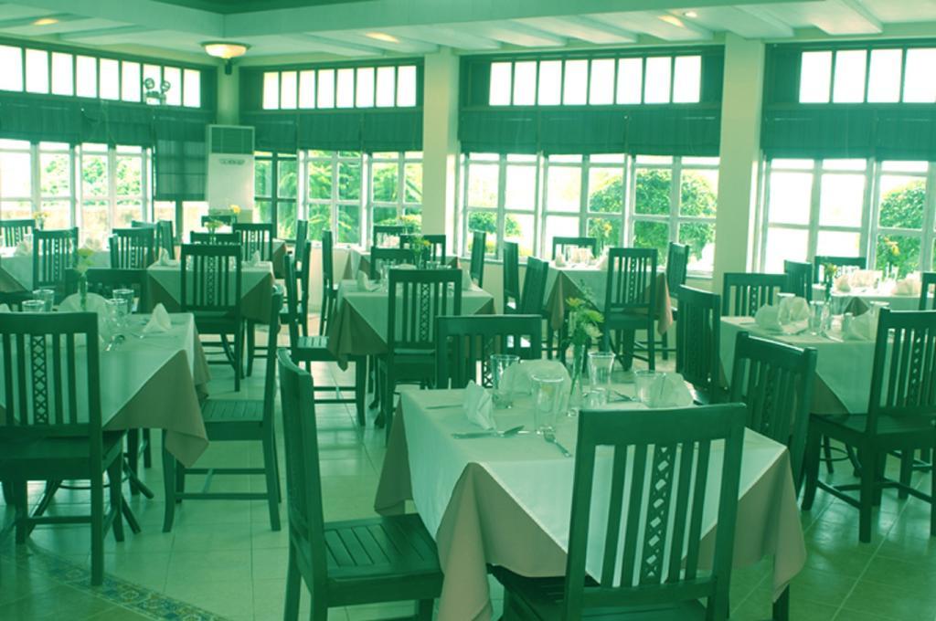 Metro Vigan Fiesta Garden Hotel Екстериор снимка