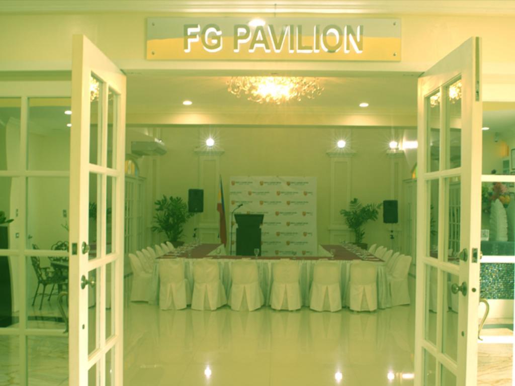 Metro Vigan Fiesta Garden Hotel Екстериор снимка