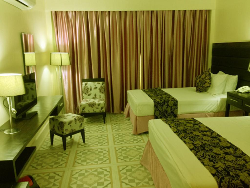 Metro Vigan Fiesta Garden Hotel Екстериор снимка