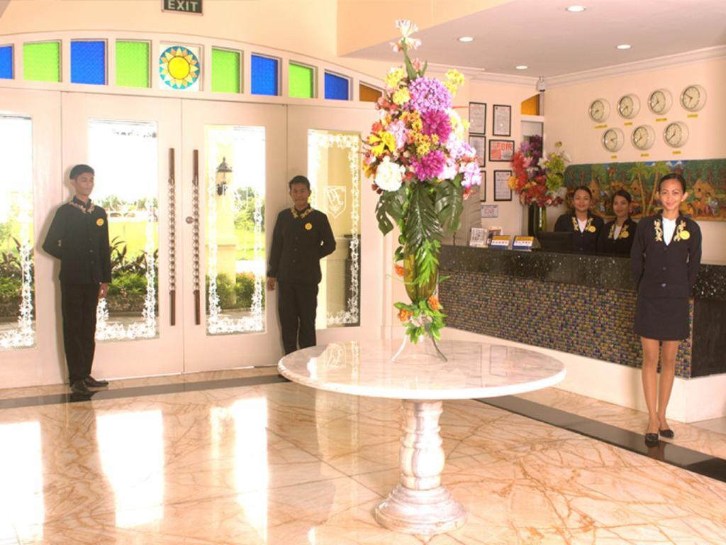 Metro Vigan Fiesta Garden Hotel Екстериор снимка
