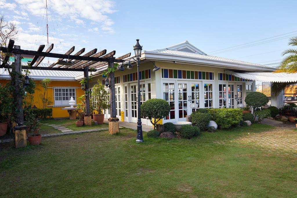 Metro Vigan Fiesta Garden Hotel Екстериор снимка