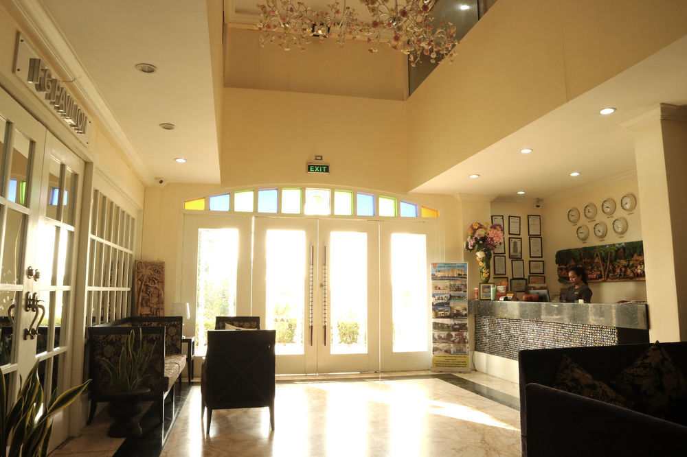Metro Vigan Fiesta Garden Hotel Екстериор снимка