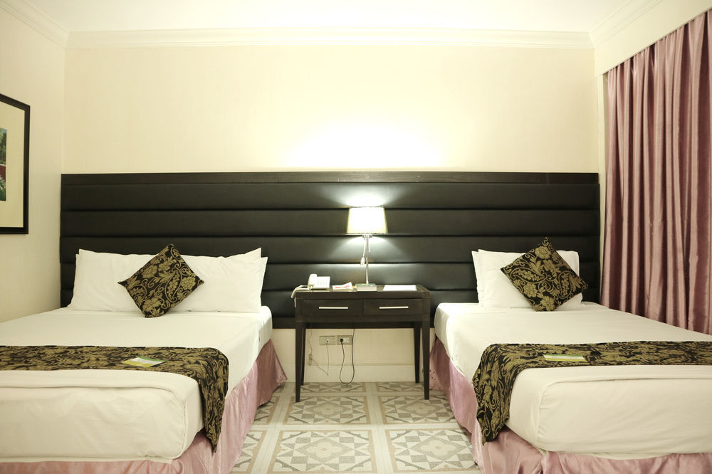 Metro Vigan Fiesta Garden Hotel Екстериор снимка