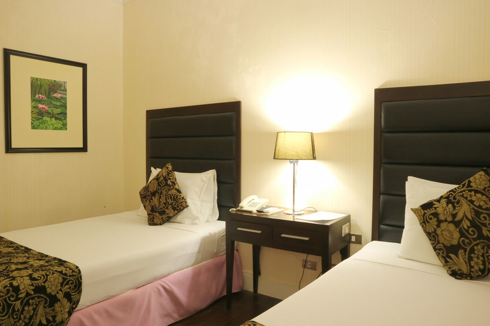 Metro Vigan Fiesta Garden Hotel Екстериор снимка